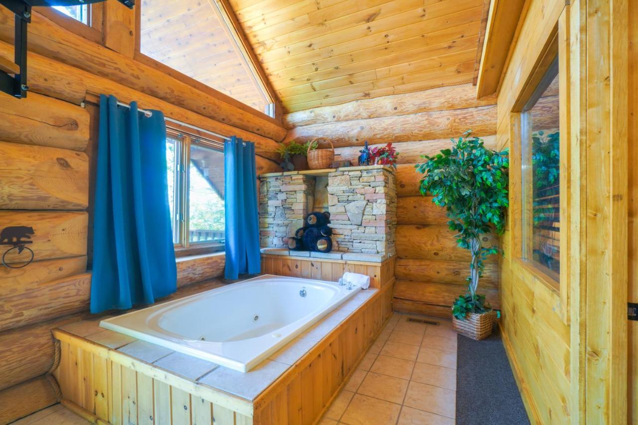 Smoky Mountain Vacation Rental Cabin With Hot Tub! Гатлинбург Экстерьер фото